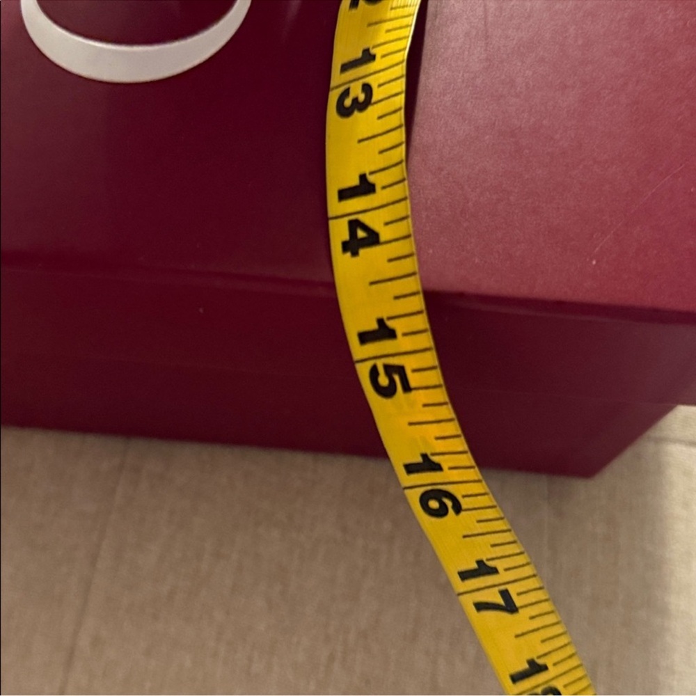 Gucci Red Gift Box with Ribbon - Picture 6 of 8